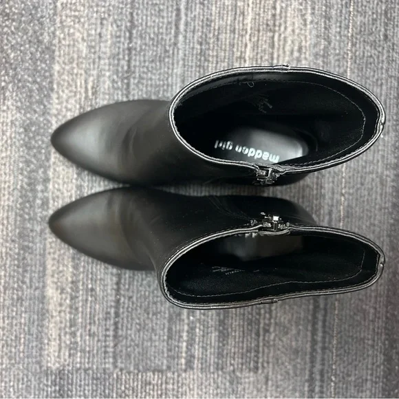 New Madden Girl Black Pointy Toe Chunky Block Heel Ankle Booties 6.5 - Picture 5 of 6